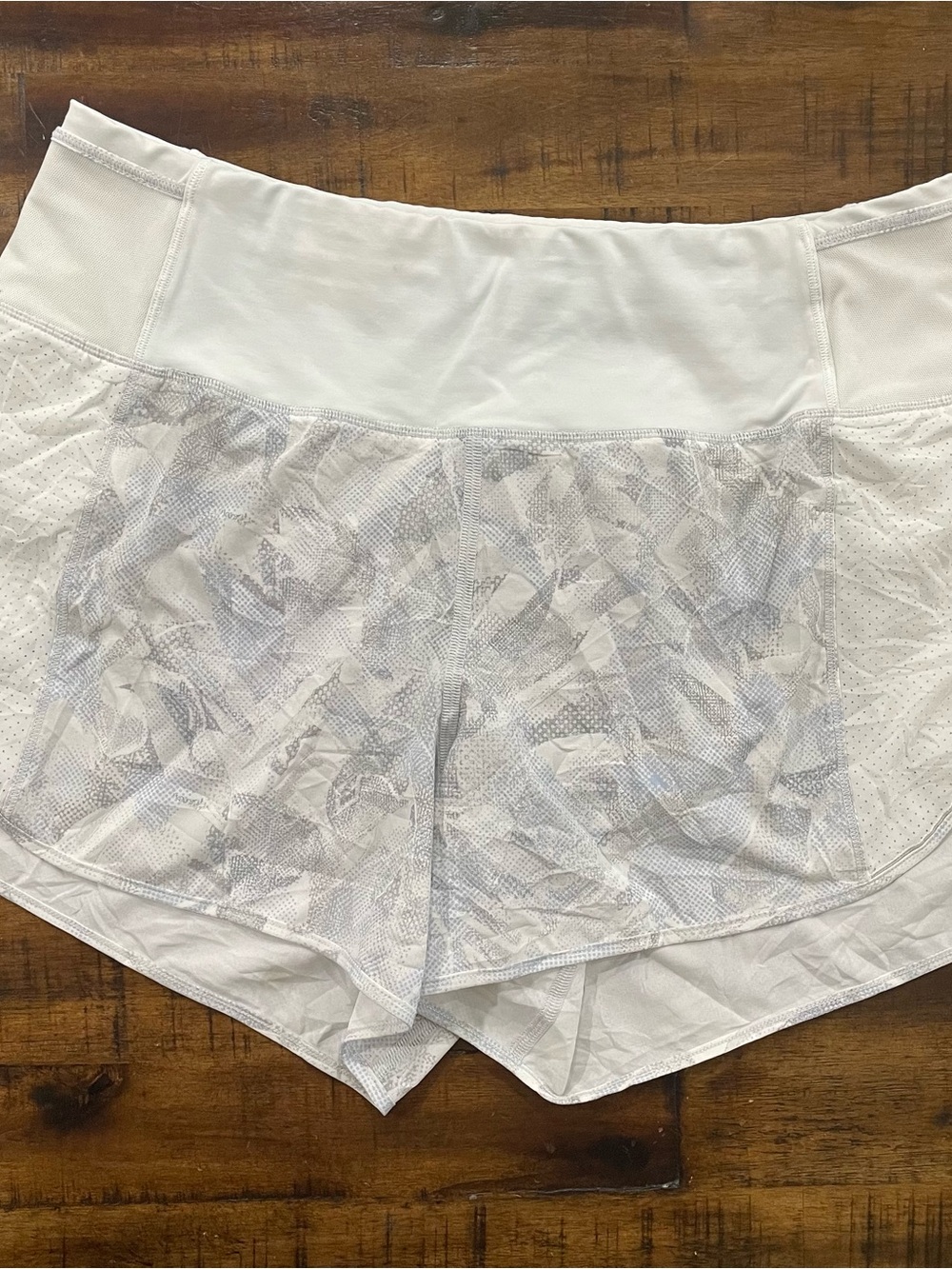 Lululemon Real Quick Short Perforated 3.5” Jasmine White Multi Size 8